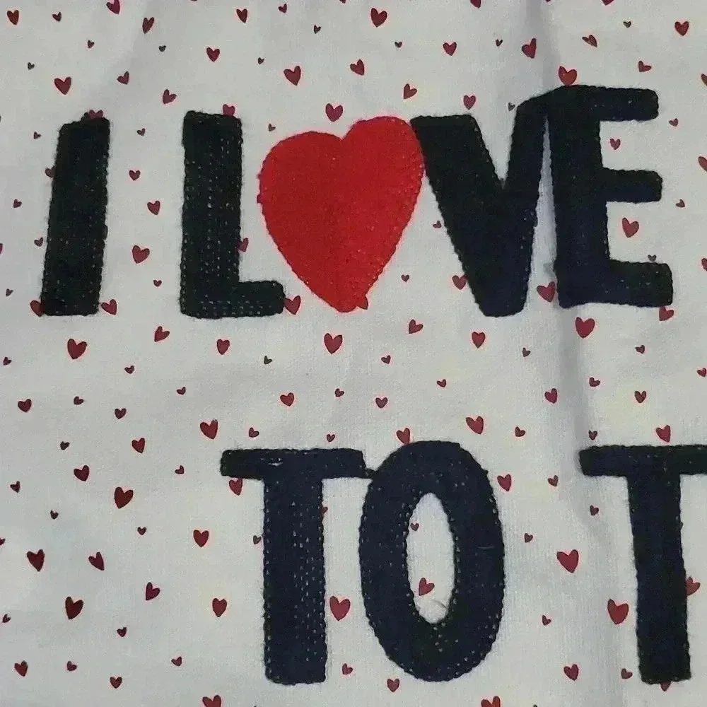 2 pillow covers (not the same)